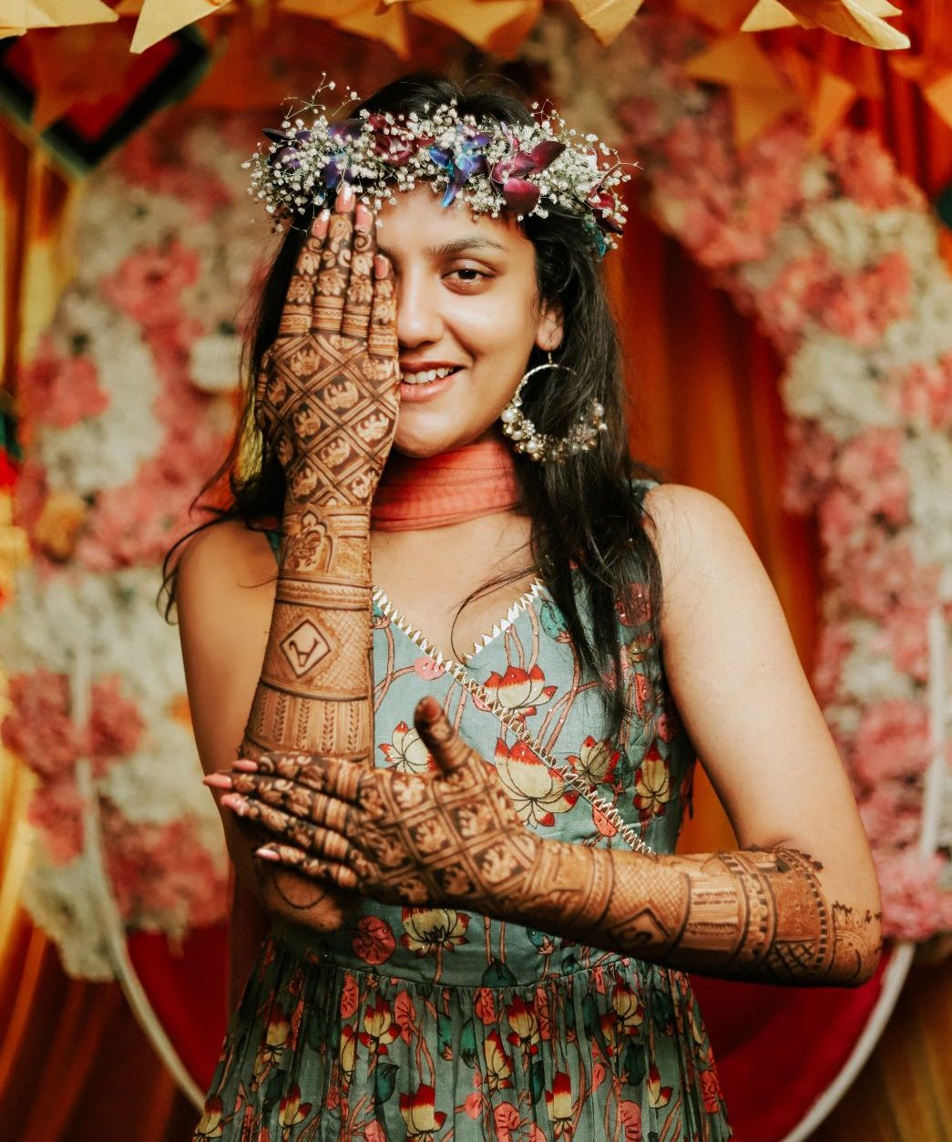mehendi creat with sister bride hand pose · Free Stock Photo